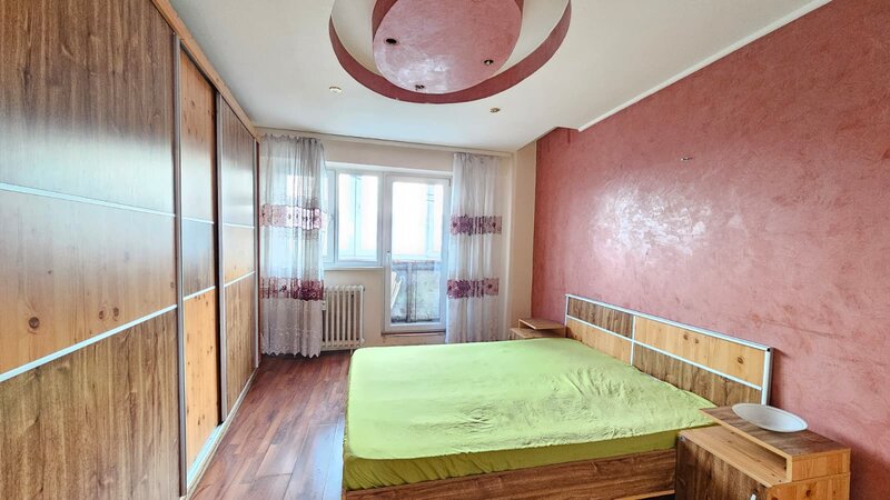 Diham, Basarabia, apartament 3 camere decomandat, 80 mp, 2 bai, bloc 1986