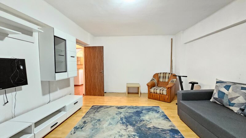 Diham, Basarabia, apartament 3 camere decomandat, 80 mp, 2 bai, bloc 1986