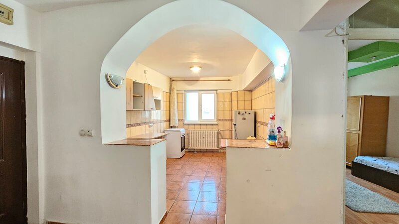 Diham, Basarabia, apartament 3 camere decomandat, 80 mp, 2 bai, bloc 1986