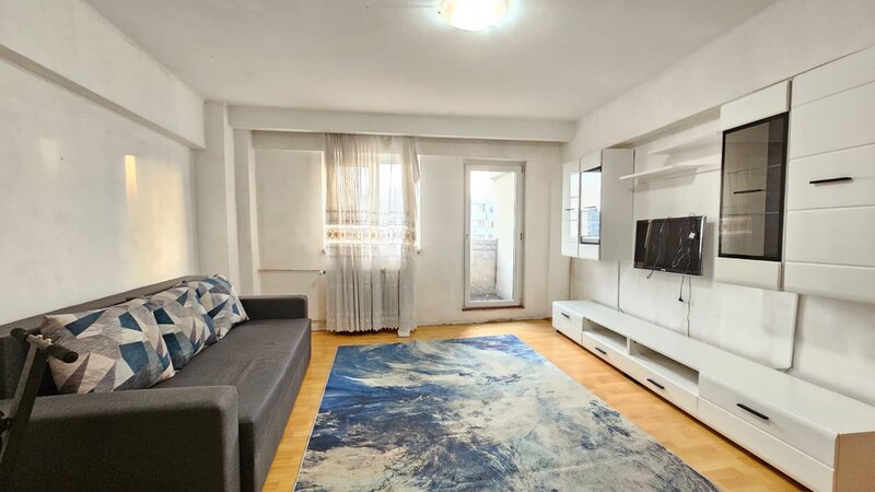 Diham, Basarabia, apartament 3 camere decomandat, 80 mp, 2 bai, bloc 1986