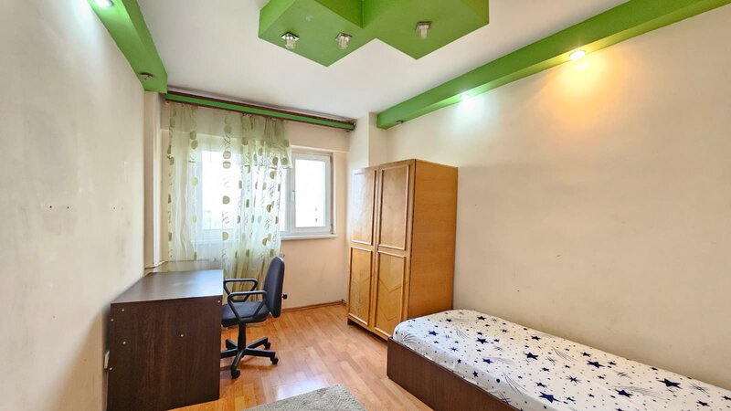 Diham, Basarabia, apartament 3 camere decomandat, 80 mp, 2 bai, bloc 1986