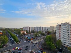 Diham, Basarabia, apartament 3 camere decomandat, 80 mp, 2 bai, bloc 1986